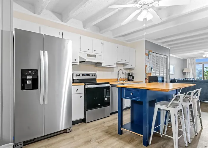 Holiday home Family-friendly 3br On 77th St Pool, Balcony & Walk To *