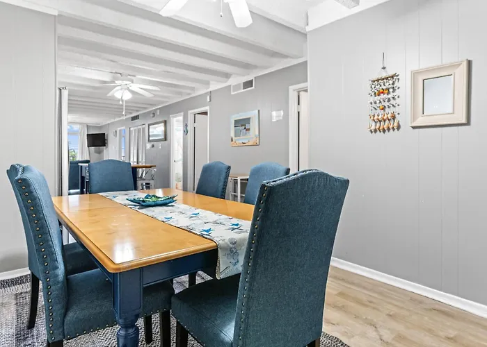 Family-friendly 3br On 77th St Pool, Balcony & Walk To Holiday home Ocean City