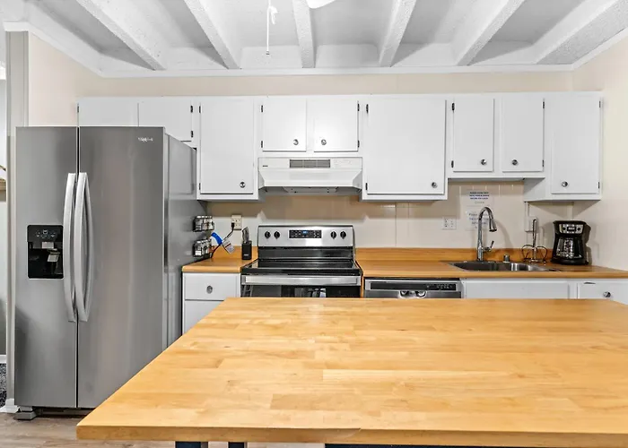 Family-friendly 3br On 77th St Pool, Balcony & Walk To Ocean City