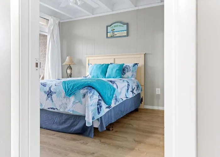 Holiday home Family-friendly 3br On 77th St Pool, Balcony & Walk To *