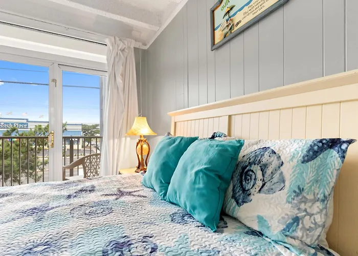 Family-friendly 3br On 77th St Pool, Balcony & Walk To Holiday home Ocean City