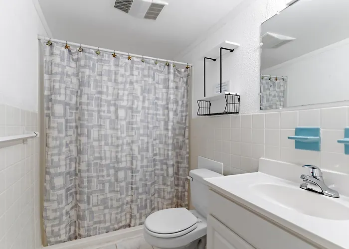 Family-friendly 3br On 77th St Pool, Balcony & Walk To *