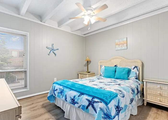 Family-friendly 3br On 77th St Pool, Balcony & Walk To Holiday home