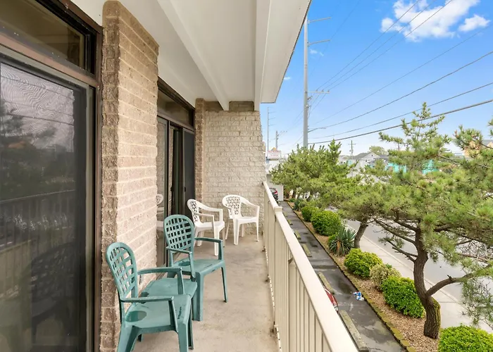 Family-friendly 3br On 77th St Pool, Balcony & Walk To * Ocean City